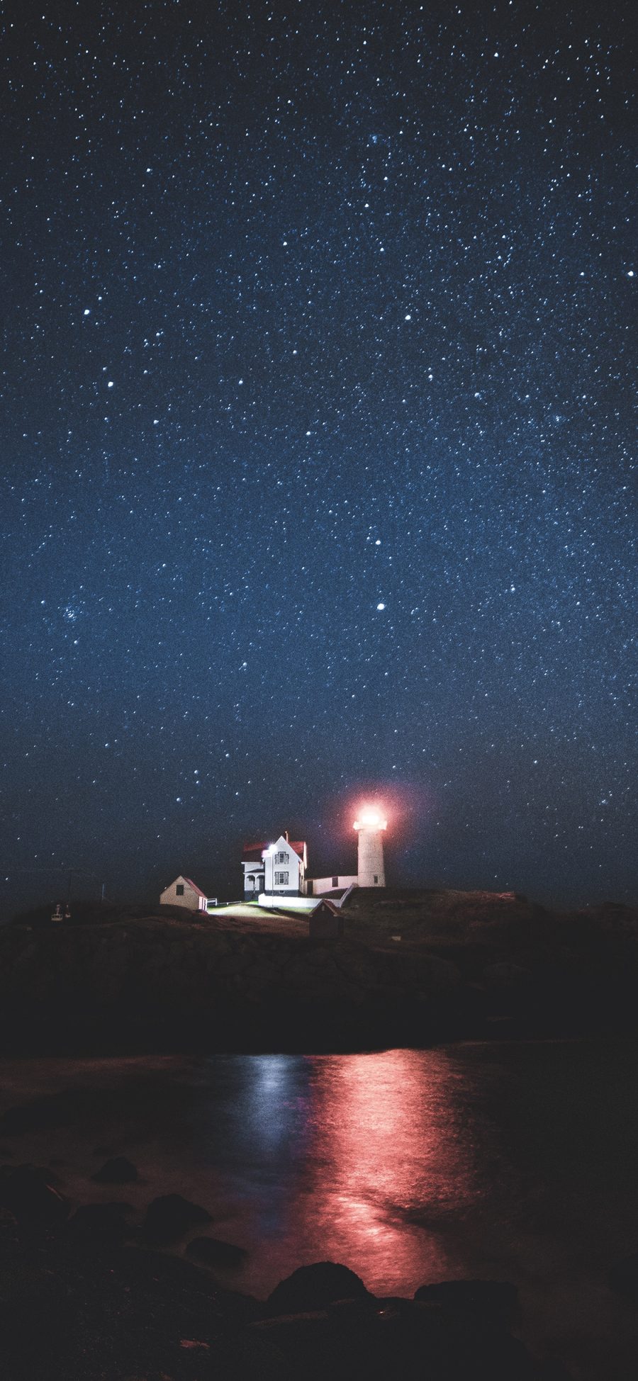 [2436×1125]星空 灯塔 照明 海岸 自然 苹果手机壁纸图片