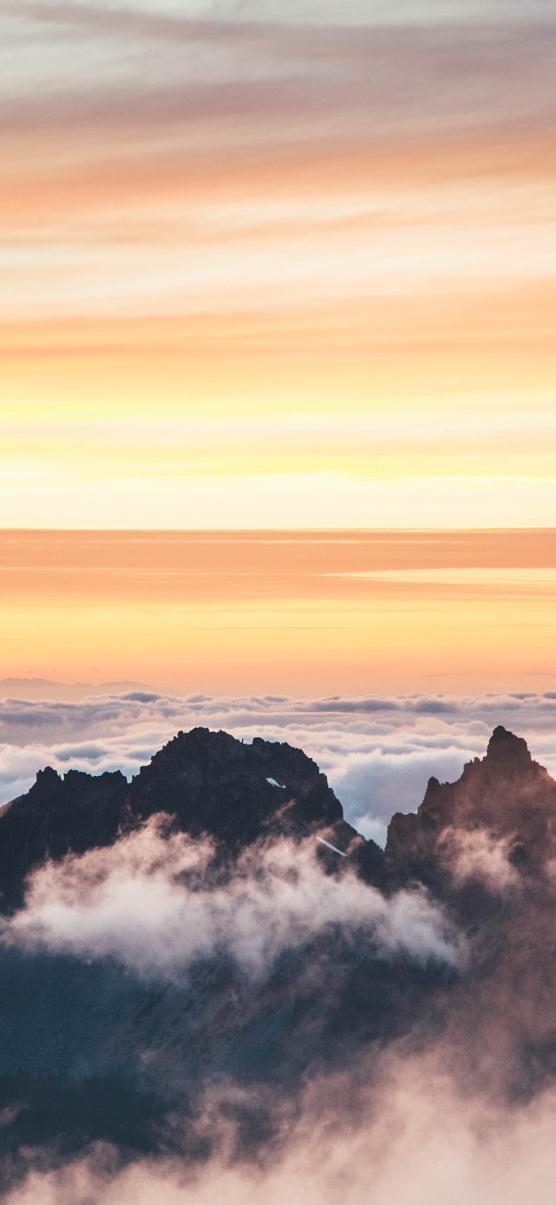 [2436×1125]景色 云层 夕阳 高山 山顶 苹果手机壁纸图片