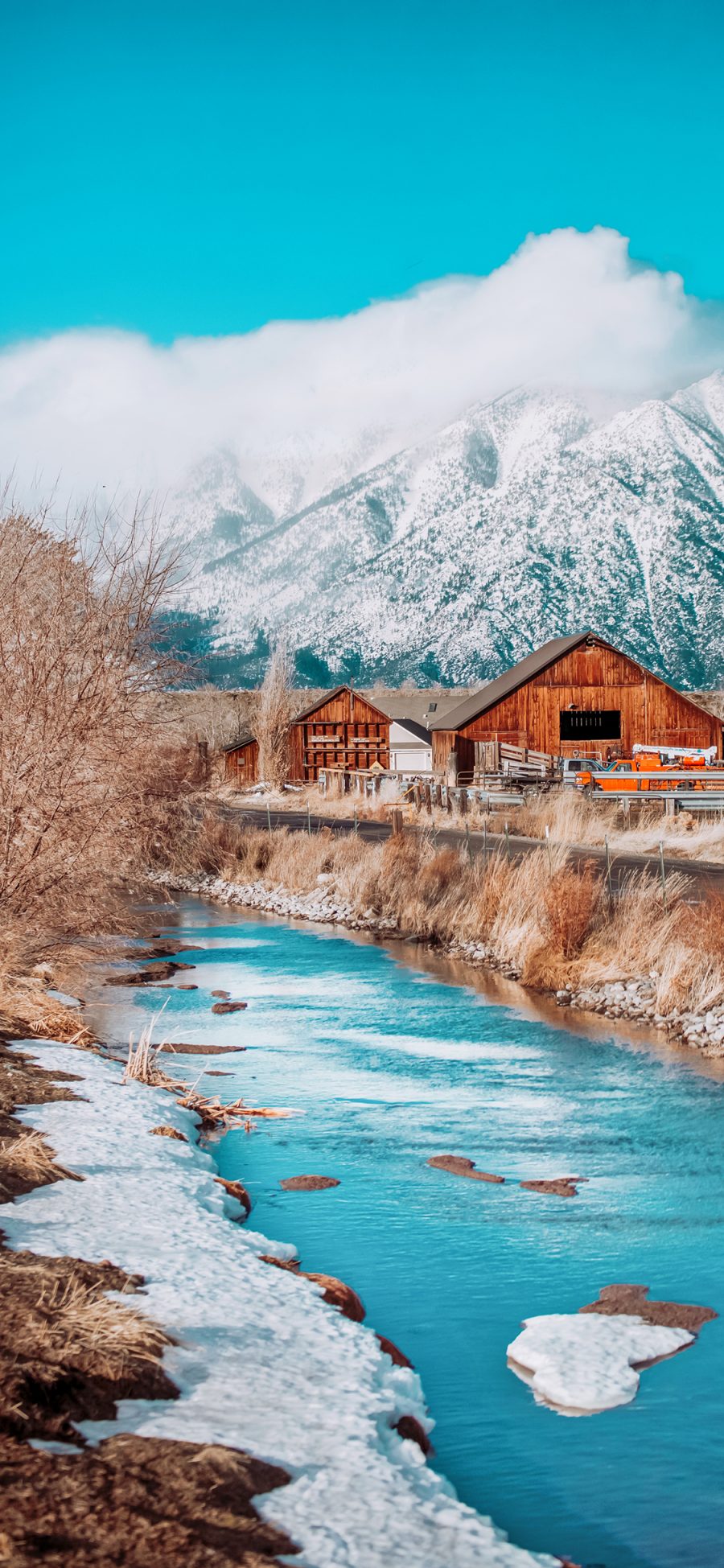 [2436×1125]景色 河流 房屋 雪山 苹果手机壁纸图片