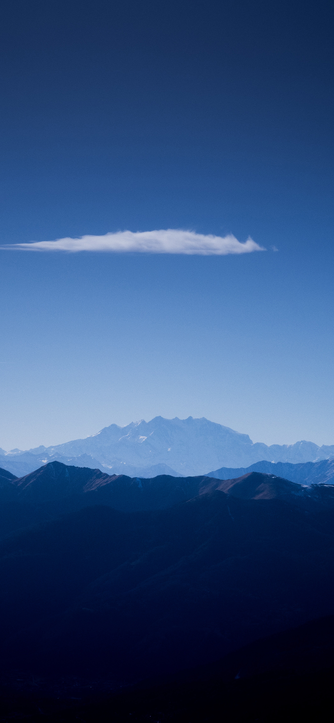[2436×1125]景色 渐变 蓝 天空 群山 苹果手机壁纸图片