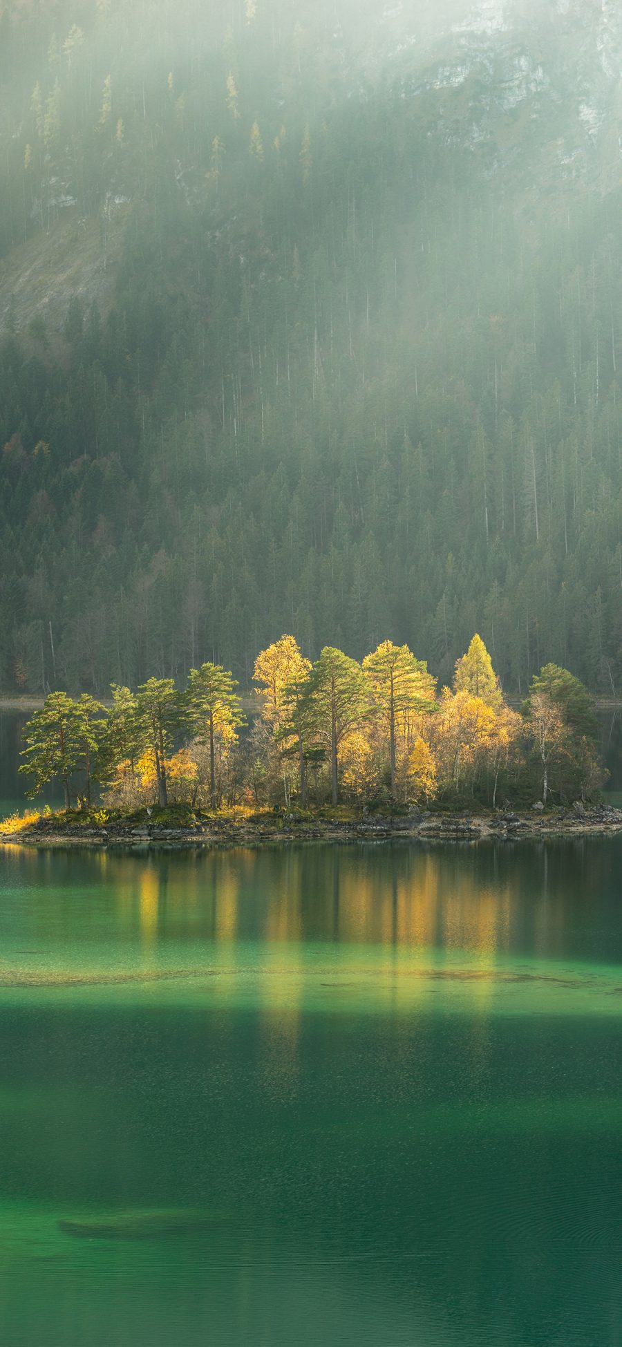 [2436×1125]景色 湖水 小岛 树木 苹果手机壁纸图片