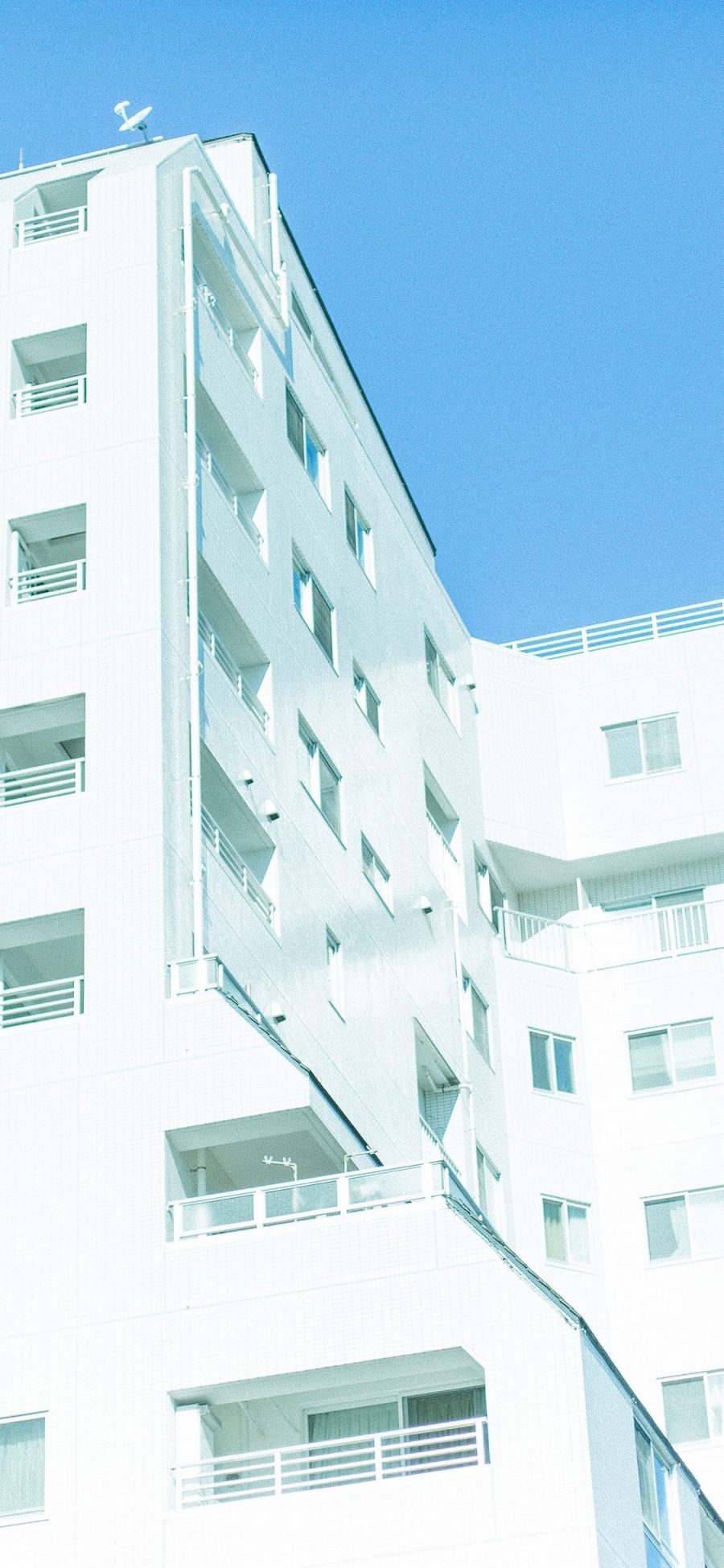 [2436×1125]楼房 建筑 蓝白 小清新 房屋 苹果手机壁纸图片