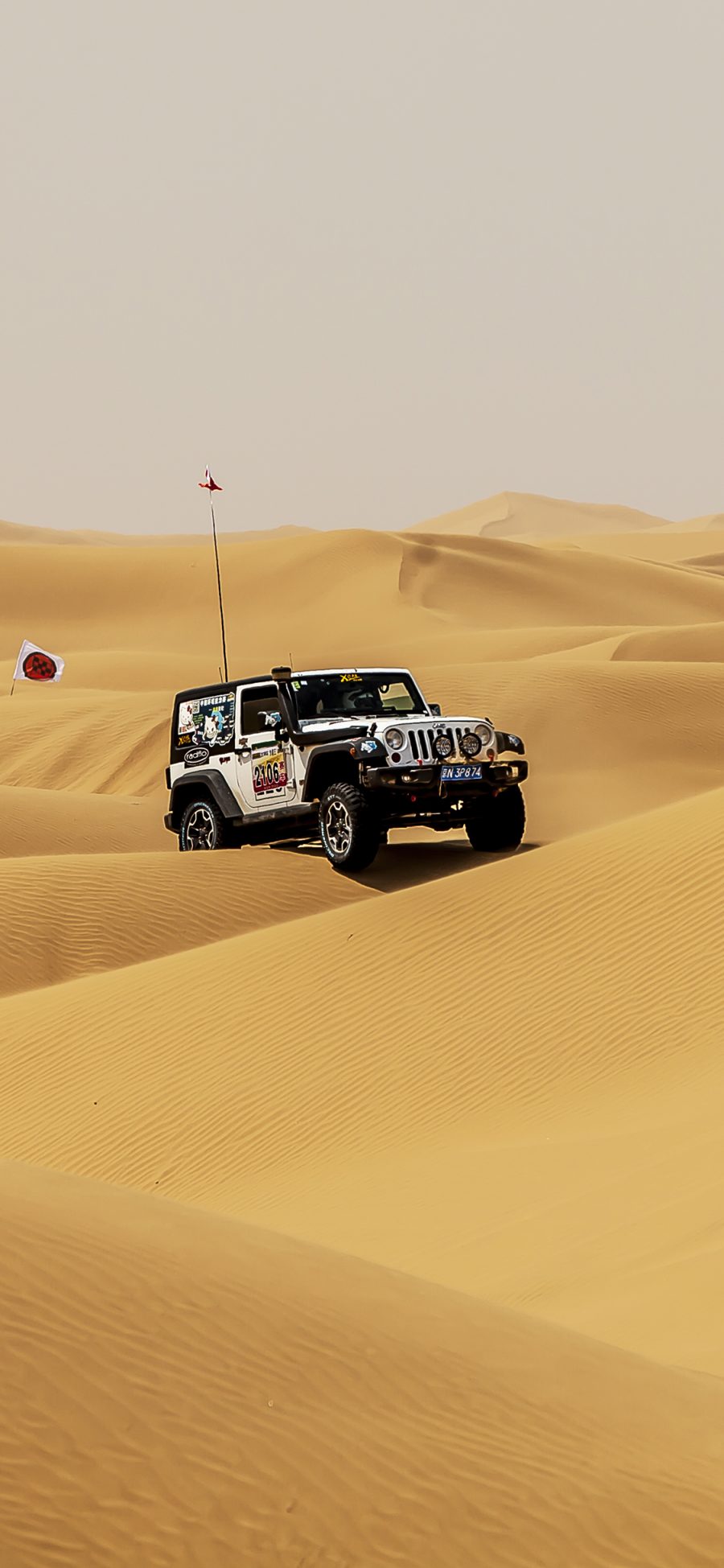 [2436×1125]沙漠 越野车 竞技 荒漠 苹果手机壁纸图片