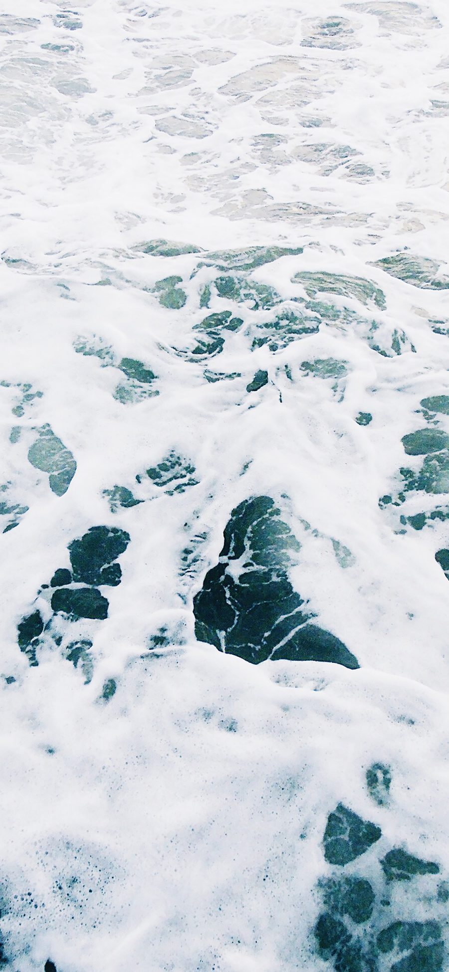 [2436×1125]浪花 大海 海水 泡沫 苹果手机壁纸图片