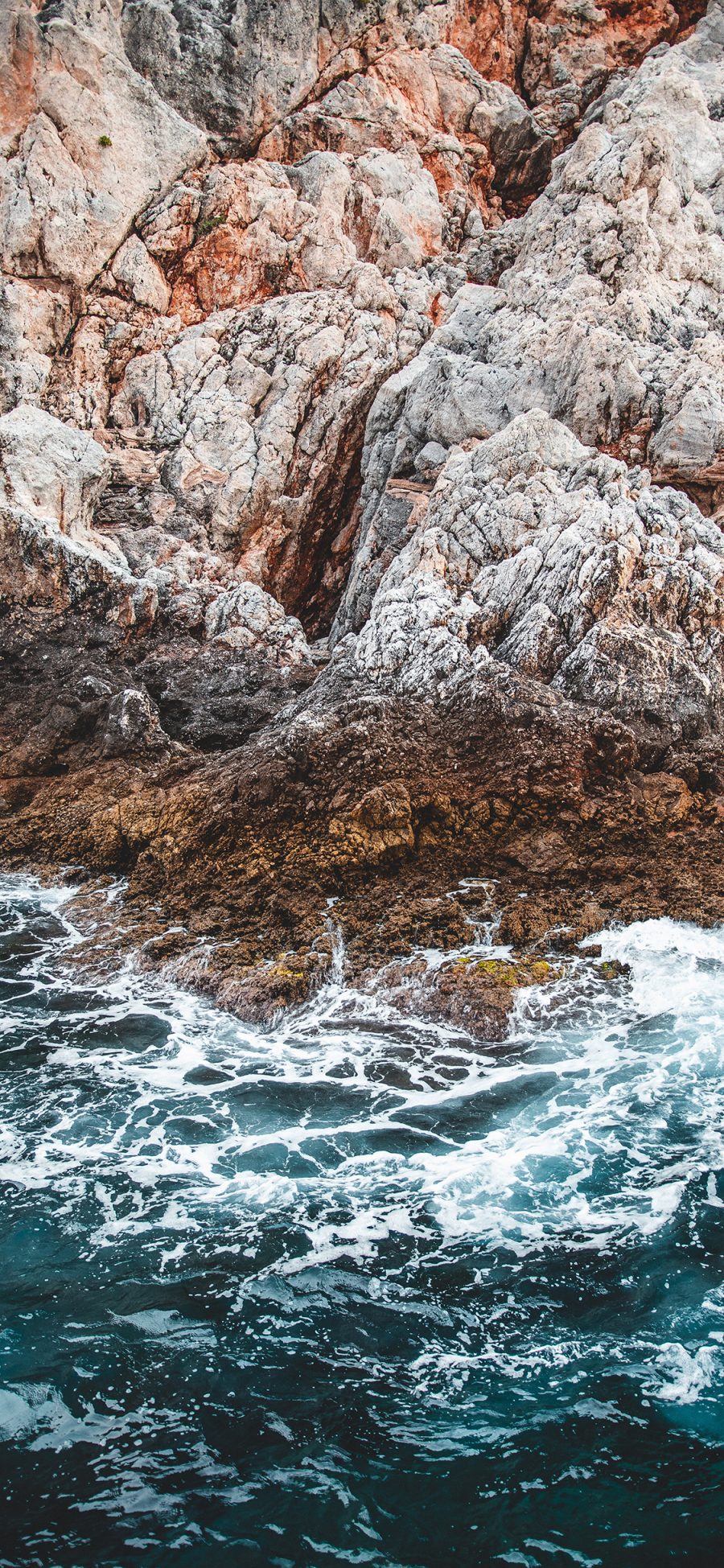 [2436×1125]浪花 海浪 岩石 冲刷 苹果手机壁纸图片