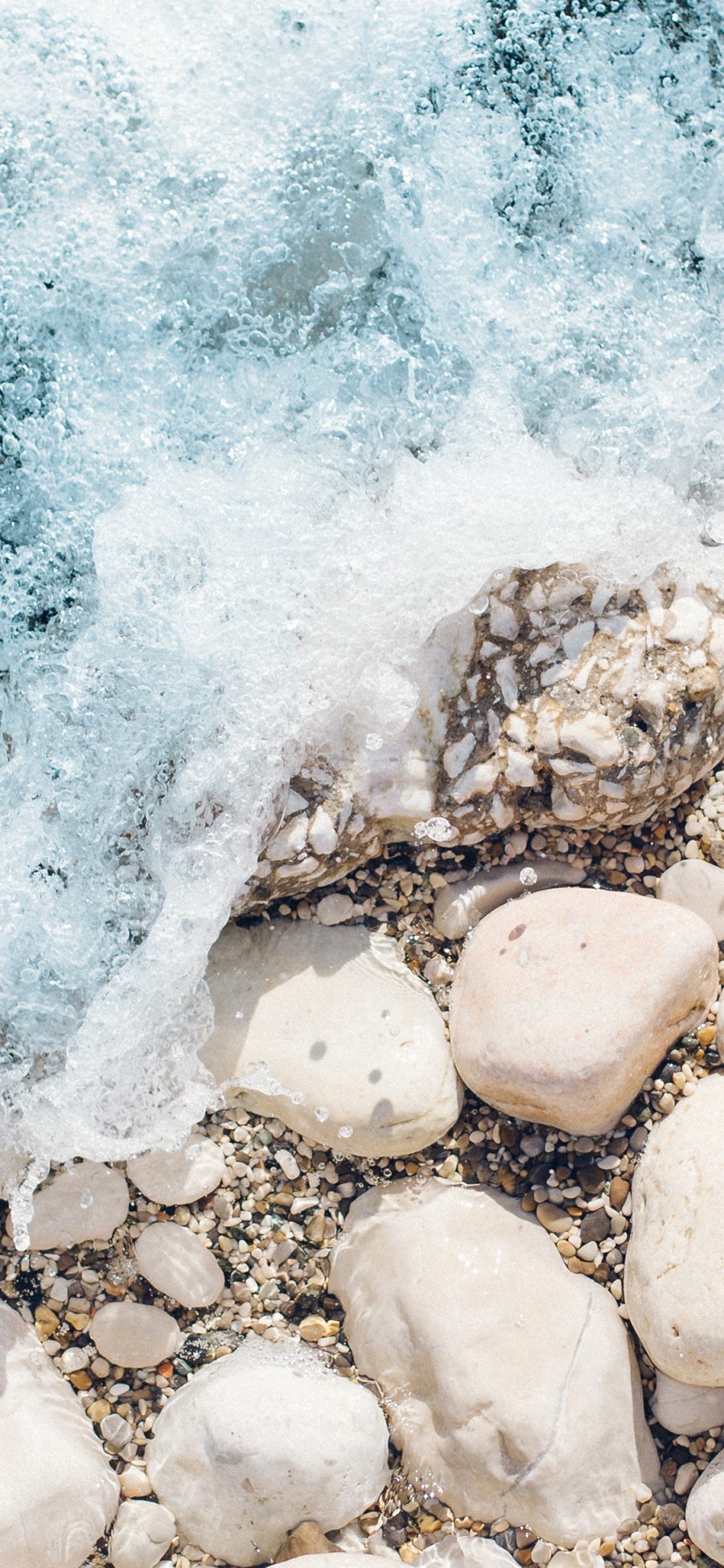 [2436×1125]海岸 海水 海浪 石头 大海 浪花 苹果手机壁纸图片