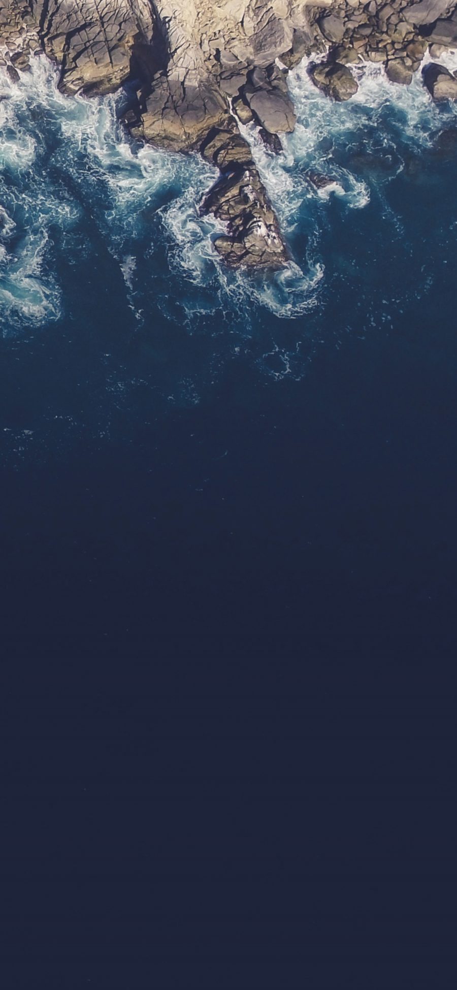 [2436×1125]海岸 海浪 大海 岩石 蓝色 苹果手机壁纸图片