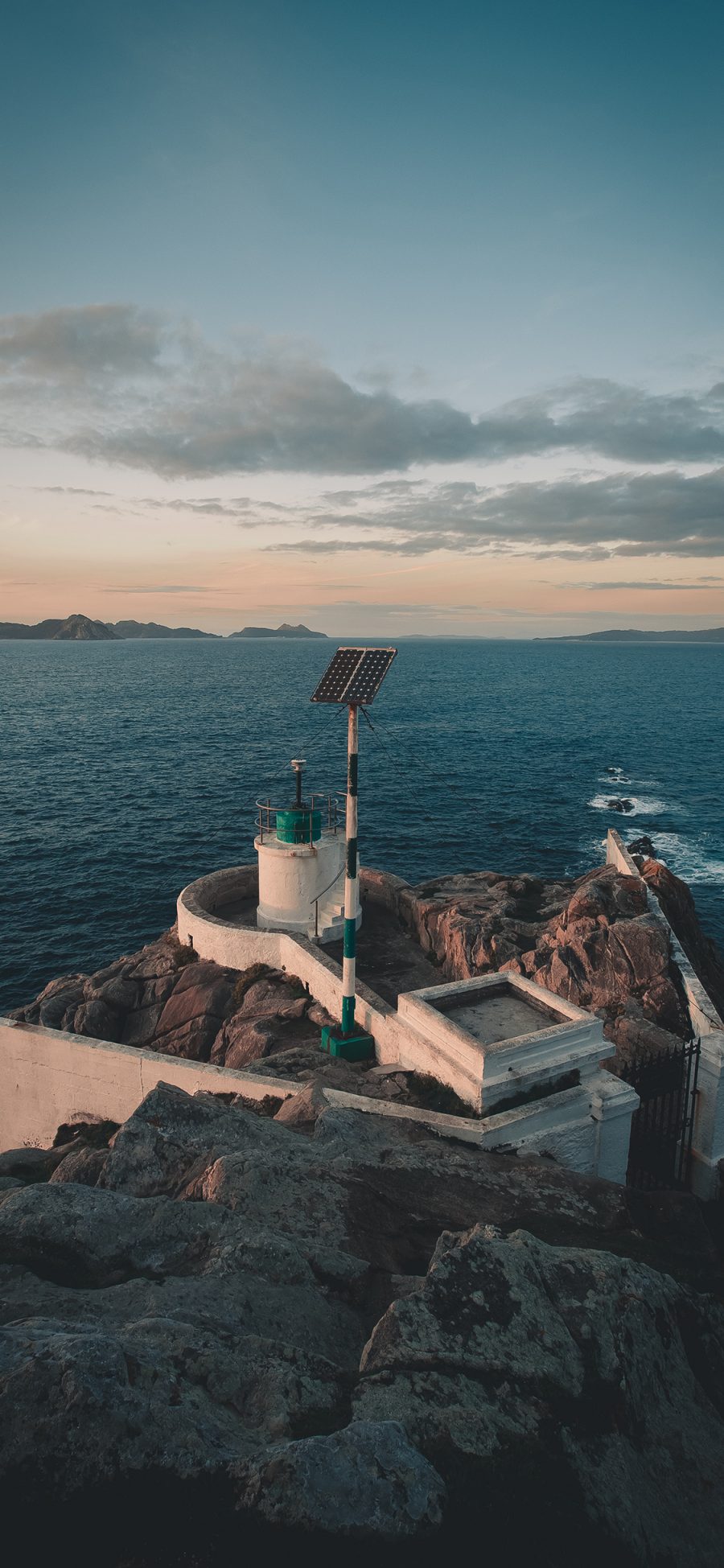 [2436×1125]海岸 海边 观测站 太阳能 苹果手机壁纸图片