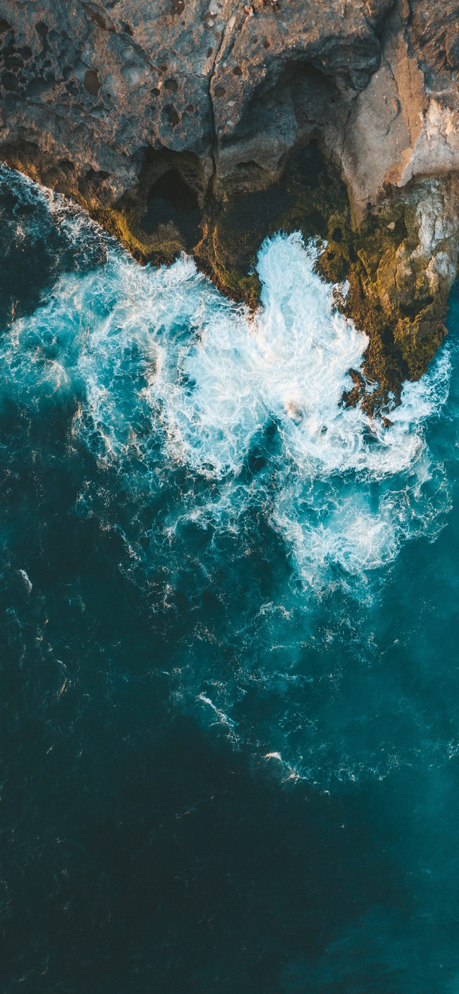 [2436×1125]海岸 礁石 浪花 俯拍 苹果手机壁纸图片