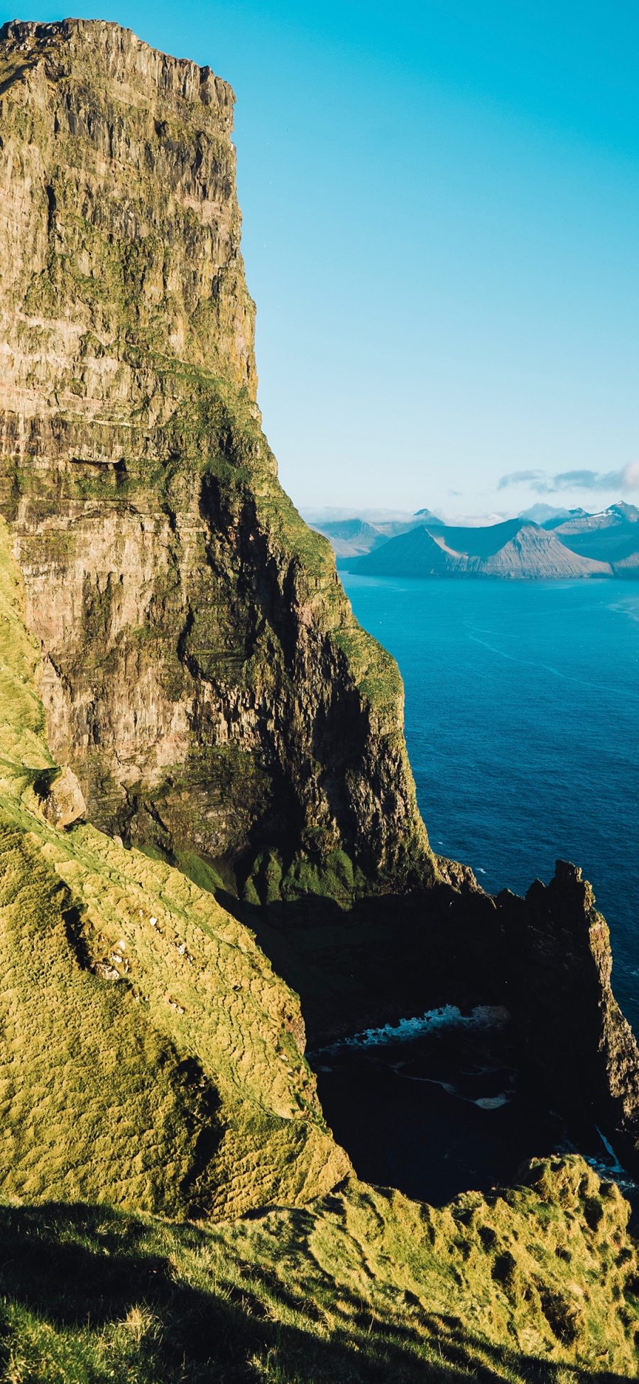 [2436×1125]海峡 山峰 自然 壮观 苹果手机壁纸图片