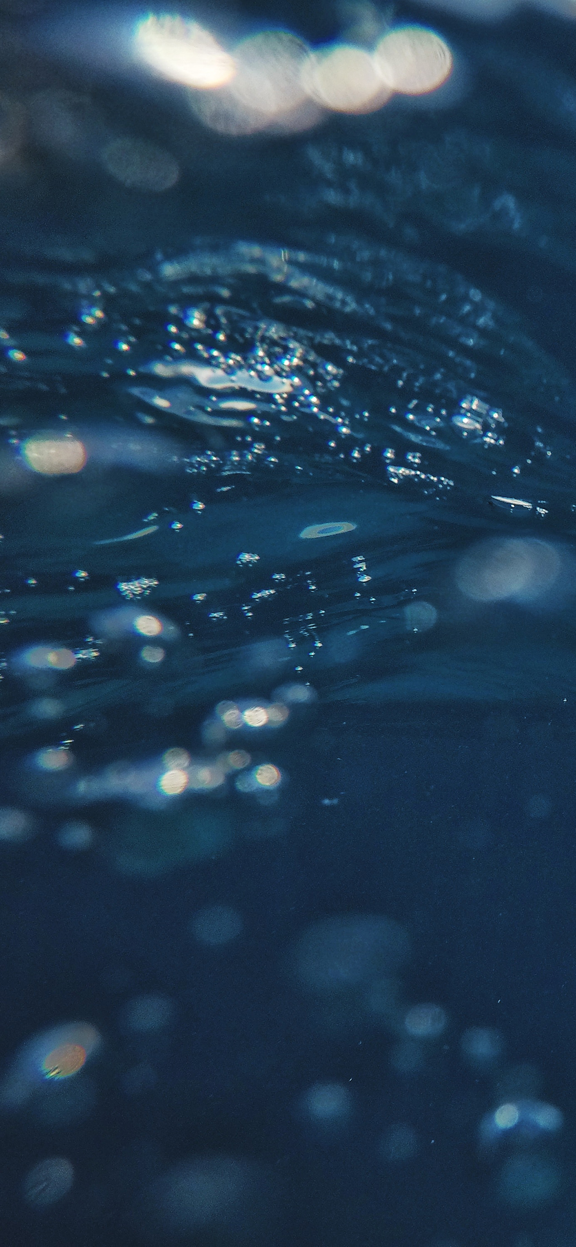 [2436×1125]海水 水下 流动 摄影 苹果手机壁纸图片