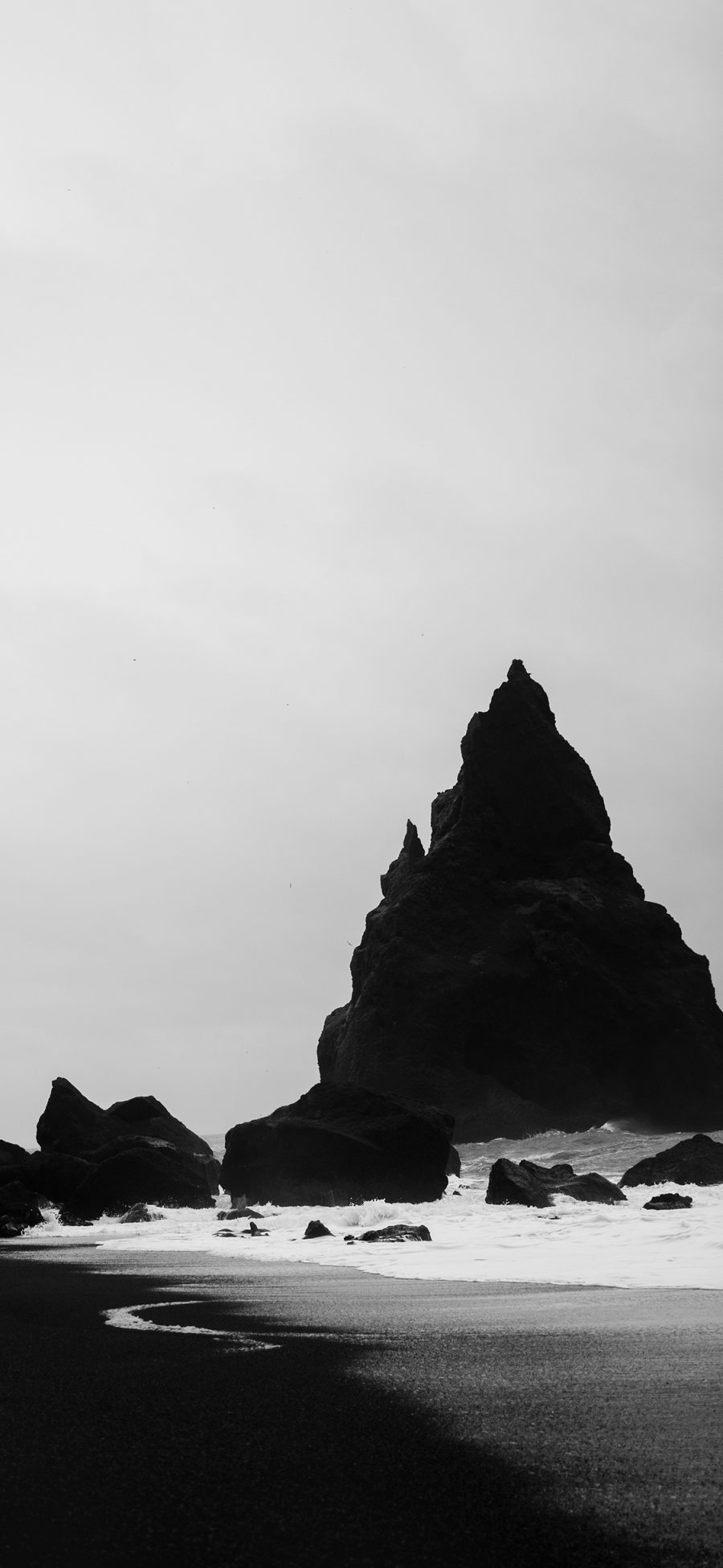 [2436×1125]海滩 山峰 黑白 意境 苹果手机壁纸图片