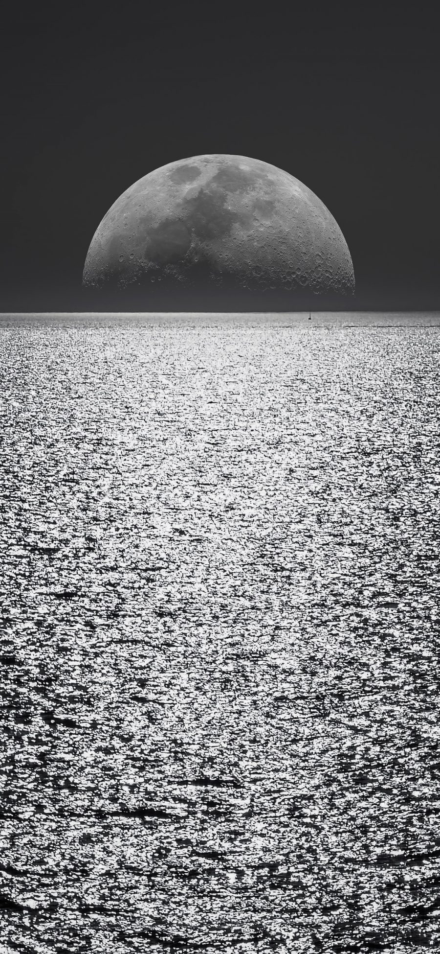 [2436×1125]海面 夜晚 月亮 黑暗 苹果手机壁纸图片