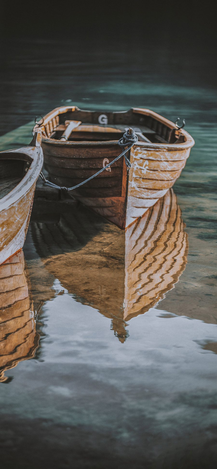 [2436×1125]湖泊 小木船 船只 休闲 苹果手机壁纸图片