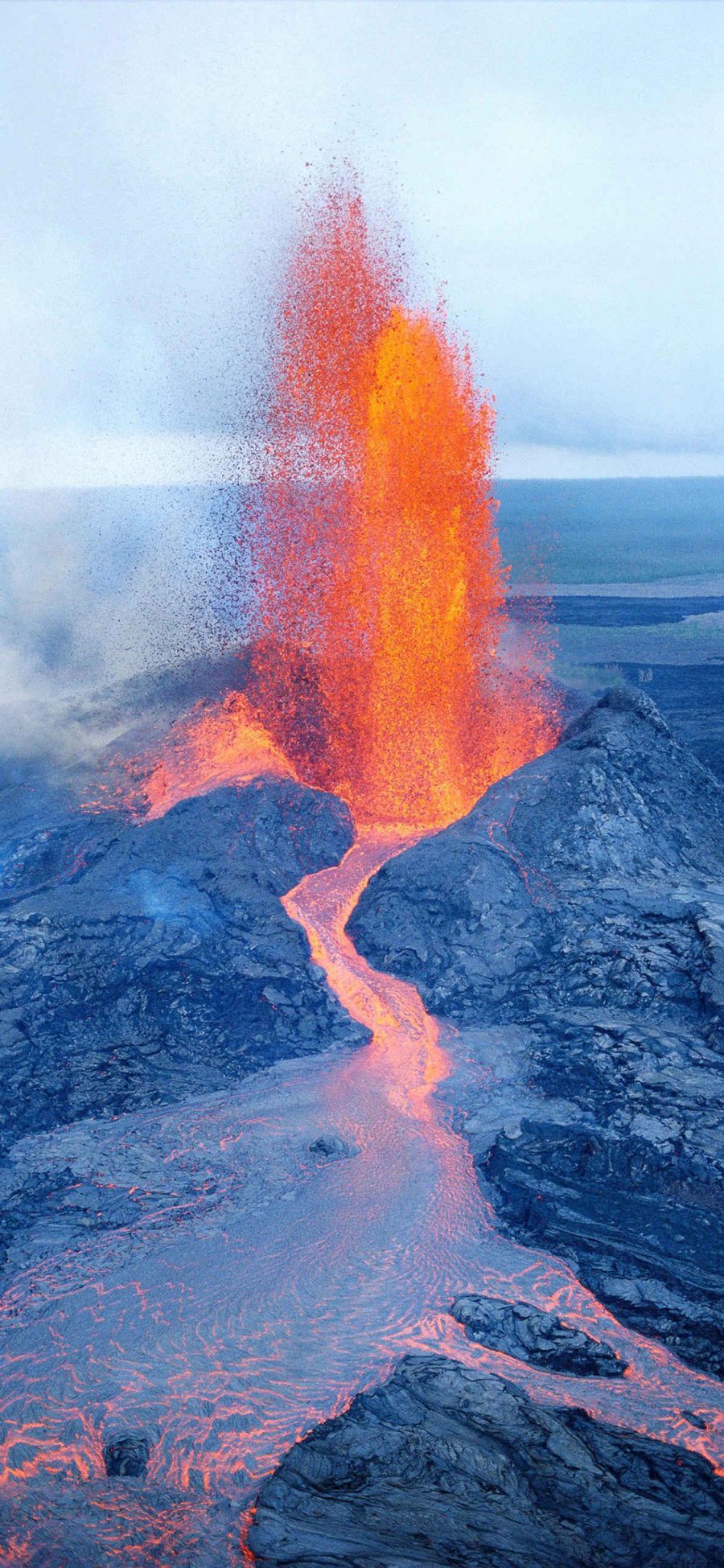 [2436×1125]火山 爆发 火焰 地理 地质 苹果手机壁纸图片