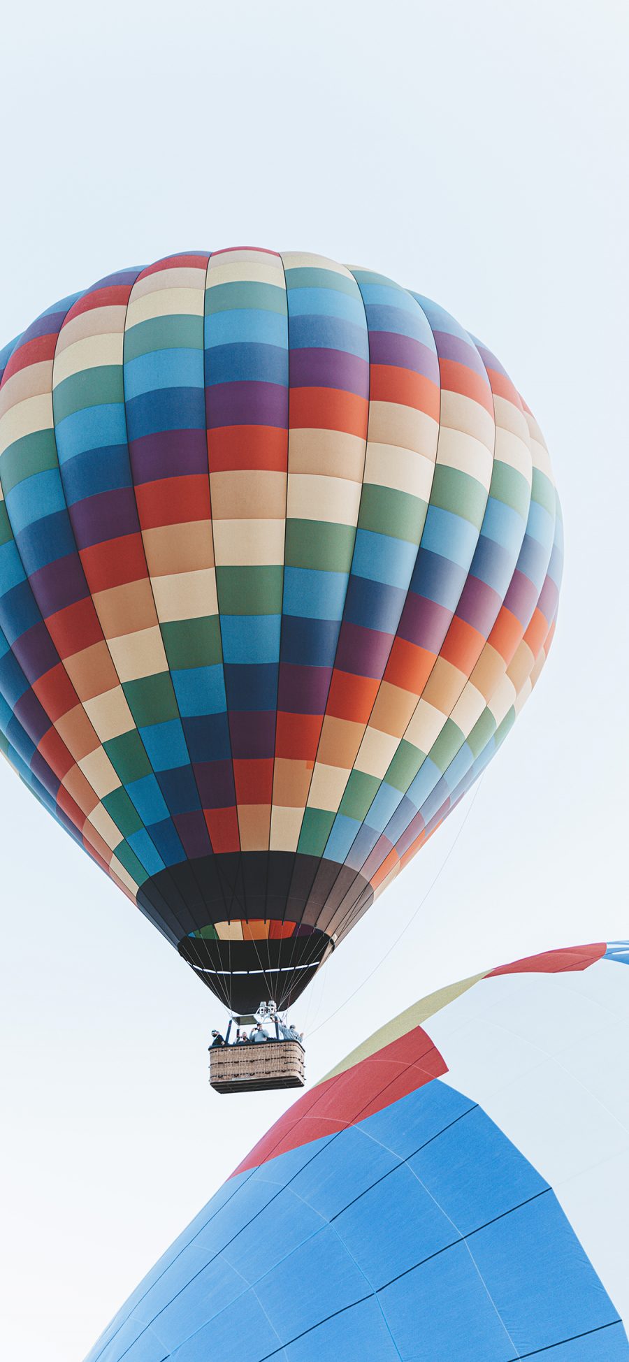 [2436×1125]热气球 升空 游玩 五彩 苹果手机壁纸图片