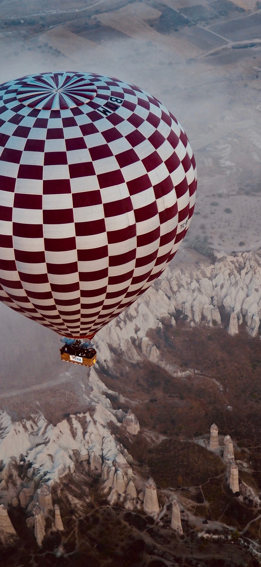 [2436×1125]热气球 高空  景色 上升 苹果手机壁纸图片