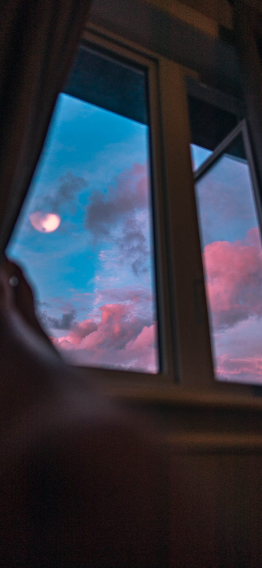 [2436×1125]窗外 云空 月亮 红云 傍晚美景 苹果手机壁纸图片