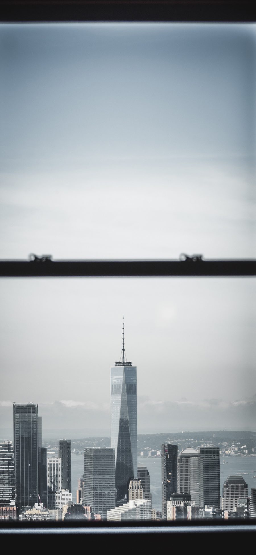 [2436×1125]窗户 风景 城市 高楼大厦 苹果手机壁纸图片
