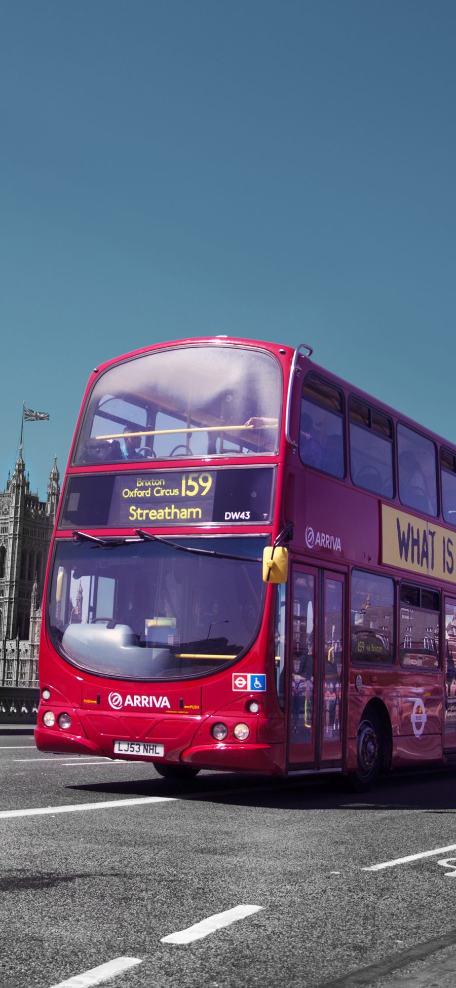 [2436×1125]红色巴士 伦敦 城市 马路 行驶 苹果手机壁纸图片