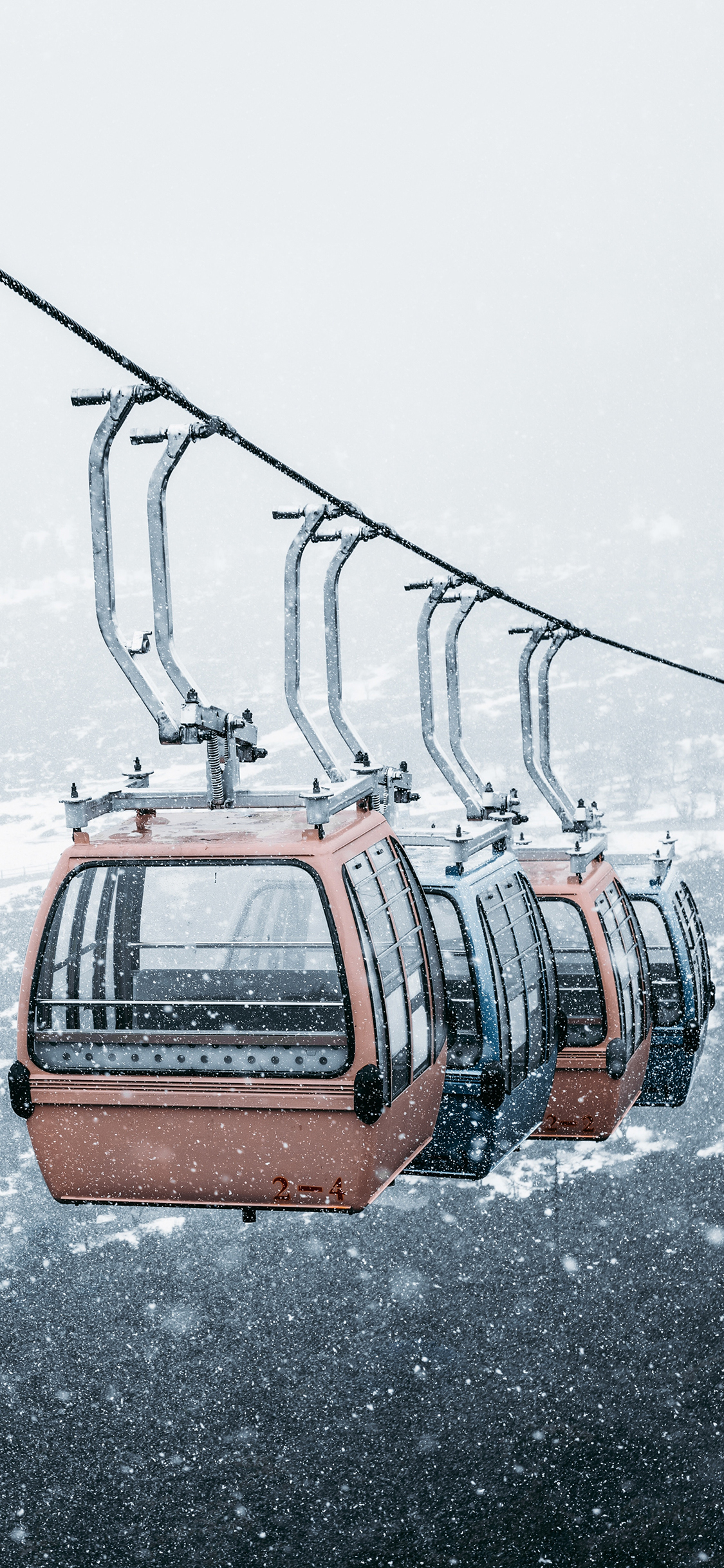 [2436×1125]缆车 悬空 滑行 雪天 苹果手机壁纸图片