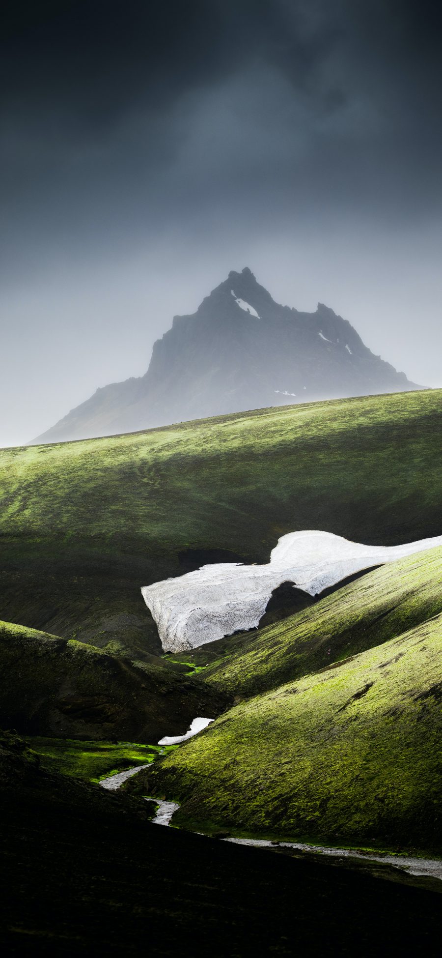 [2436×1125]自然 山峰 草坪 绿色 苹果手机壁纸图片