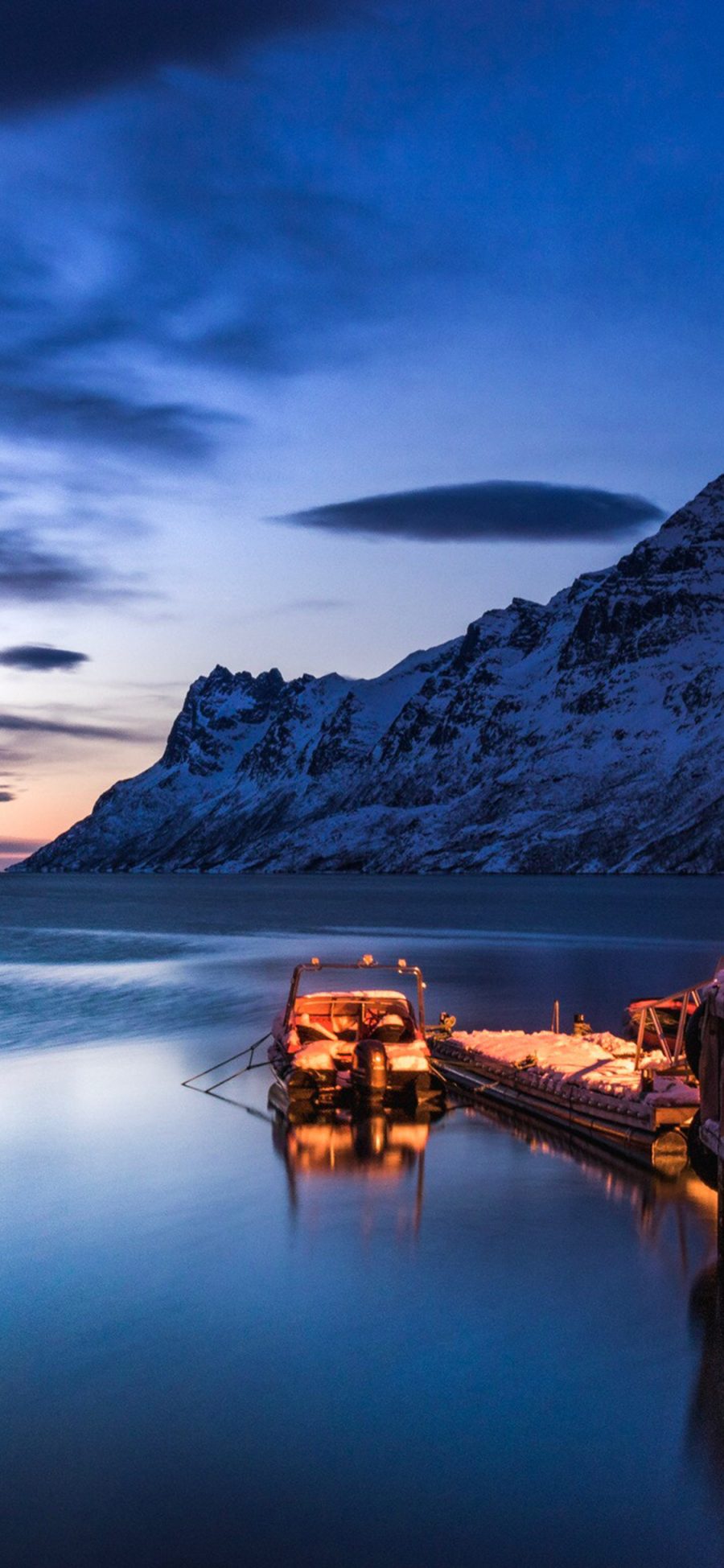 [2436×1125]自然美景 天空 山峰湖泊 小船 苹果手机壁纸图片
