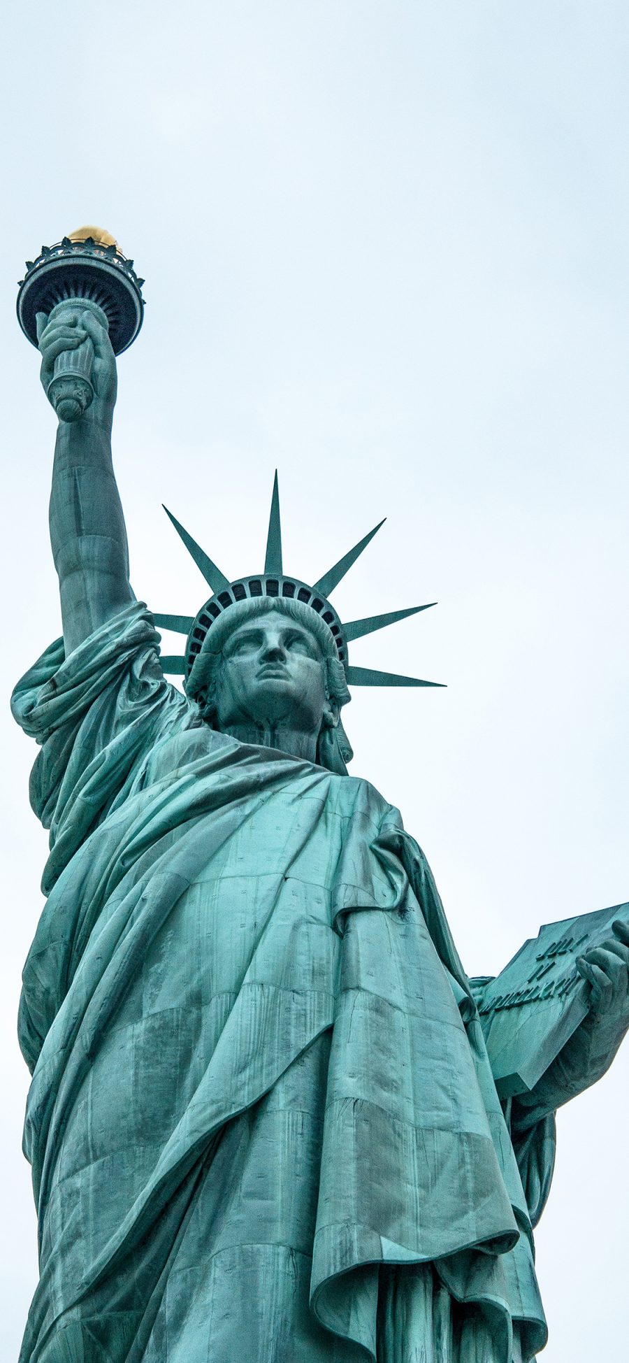 [2436×1125]自由女神像 美国 雕塑 天空 苹果手机壁纸图片
