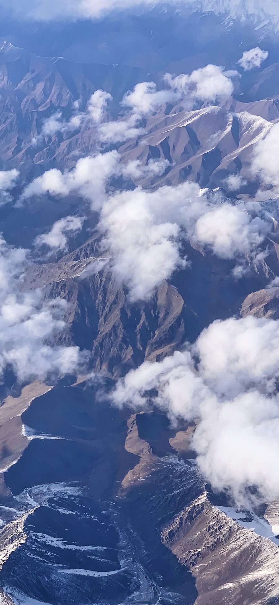 [2436×1125]航拍 云彩 高空 群山 苹果手机壁纸图片