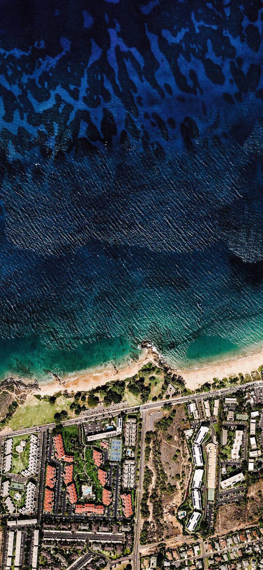 [2436×1125]航拍 大海 城市 沿海 建筑 沙滩 苹果手机壁纸图片