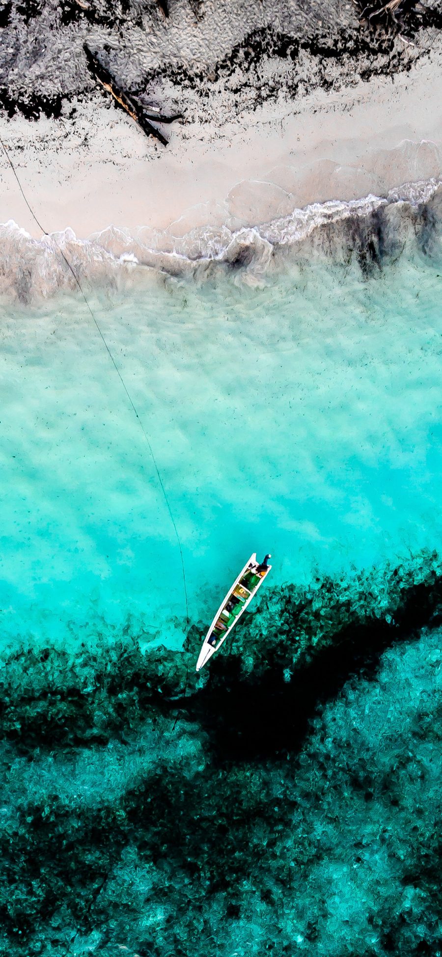 [2436×1125]航拍 大海 湛蓝 小船 苹果手机壁纸图片