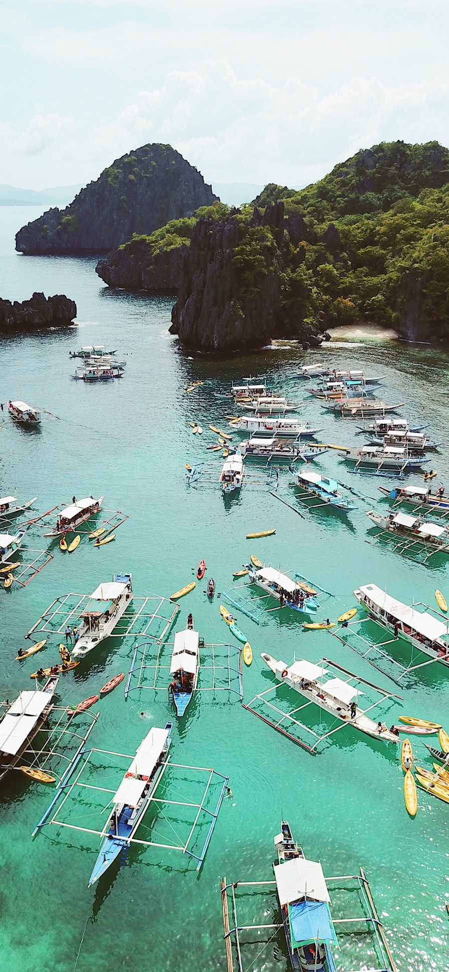 [2436×1125]船只 靠岸 海湾 海水 苹果手机壁纸图片