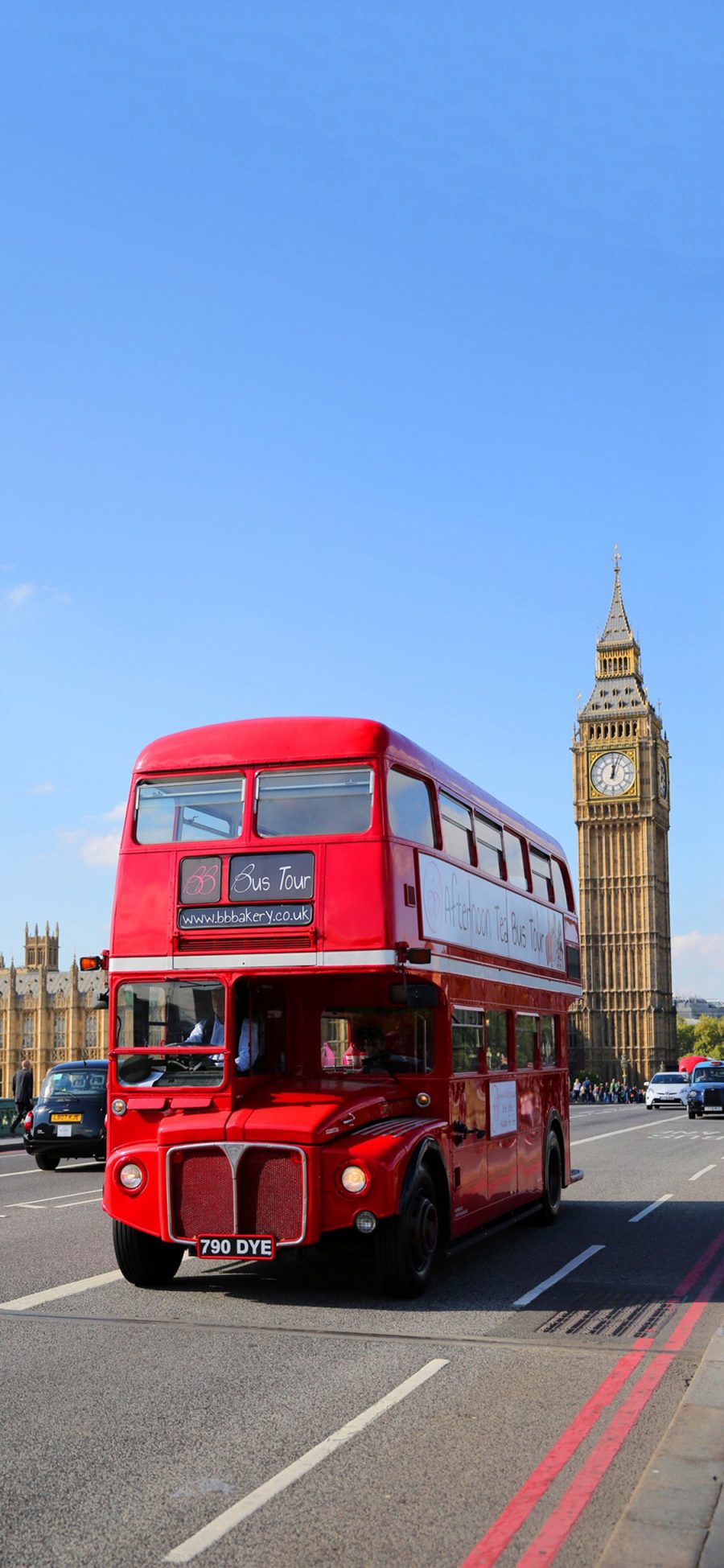 [2436×1125]英国 伦敦 大本钟 红色巴士 街道 车辆 城市 苹果手机壁纸图片