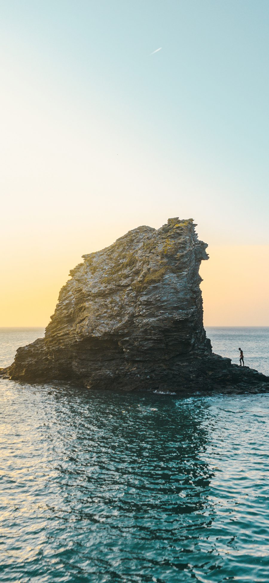 [2436×1125]落日 海水 大海 小岛 礁石 苹果手机壁纸图片