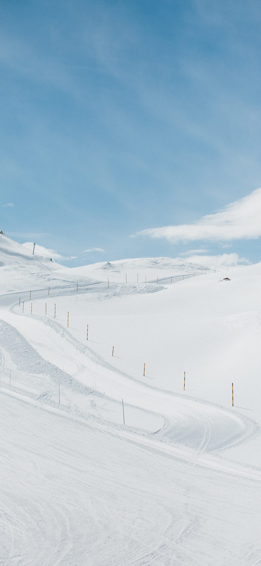 [2436×1125]蓝天白云 山峰 白雪覆盖 雪景 苹果手机壁纸图片