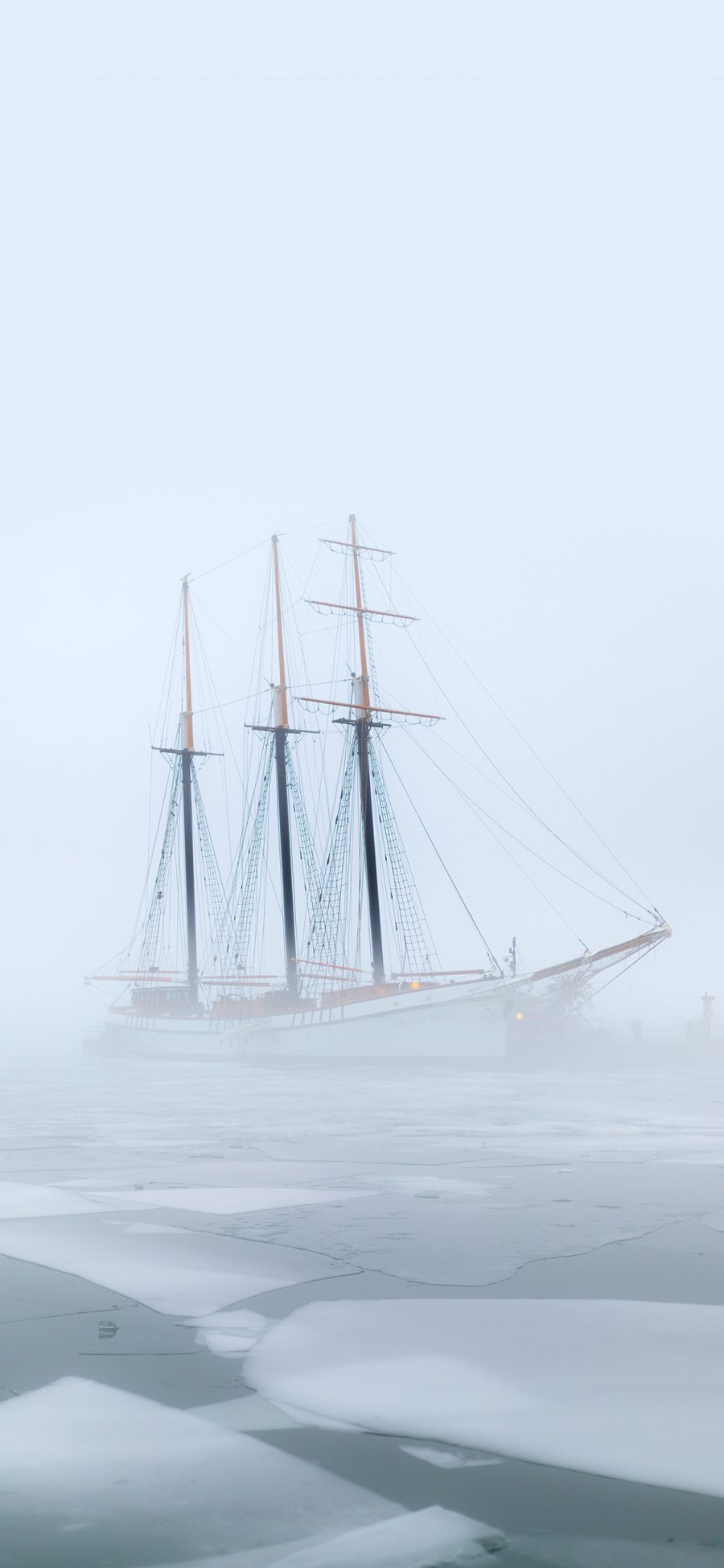 [2436×1125]轮船 冰面 雾气 朦胧 零度 苹果手机壁纸图片