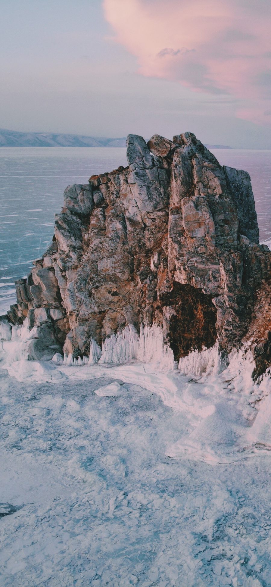 [2436×1125]郊外 冬季 水花 凝固 岩石 美景 苹果手机壁纸图片