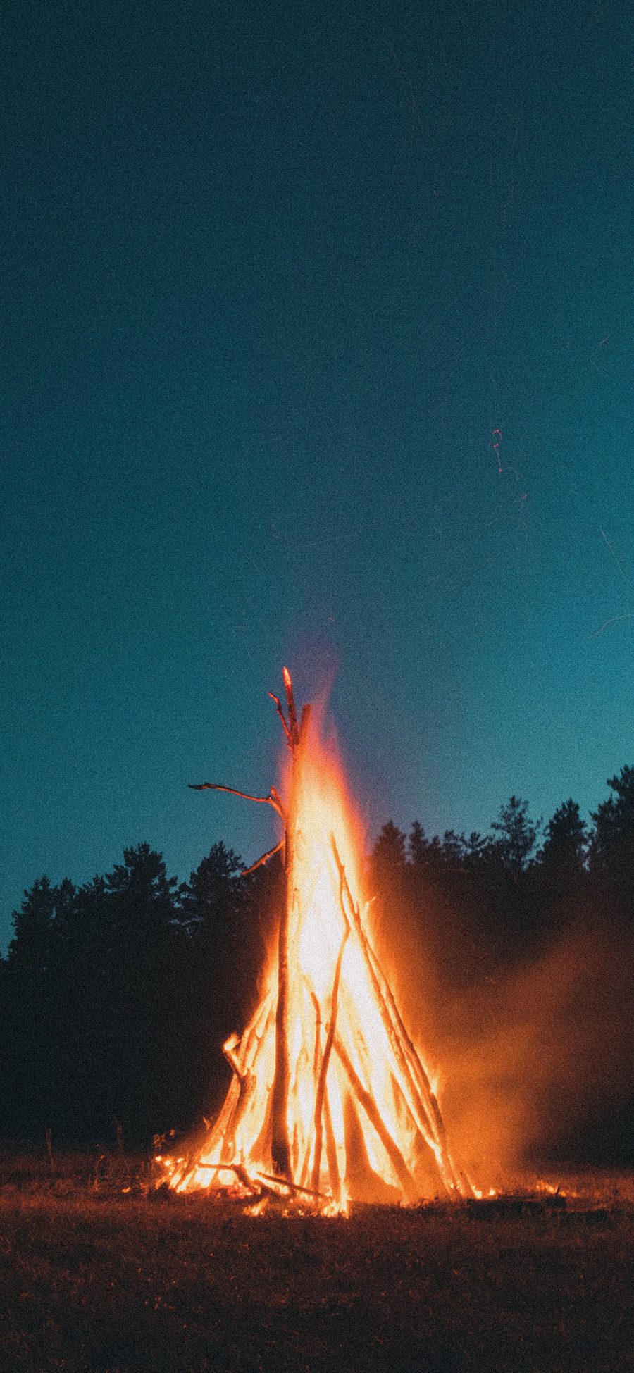 [2436×1125]郊外 夜景 火堆 燃烧 苹果手机壁纸图片