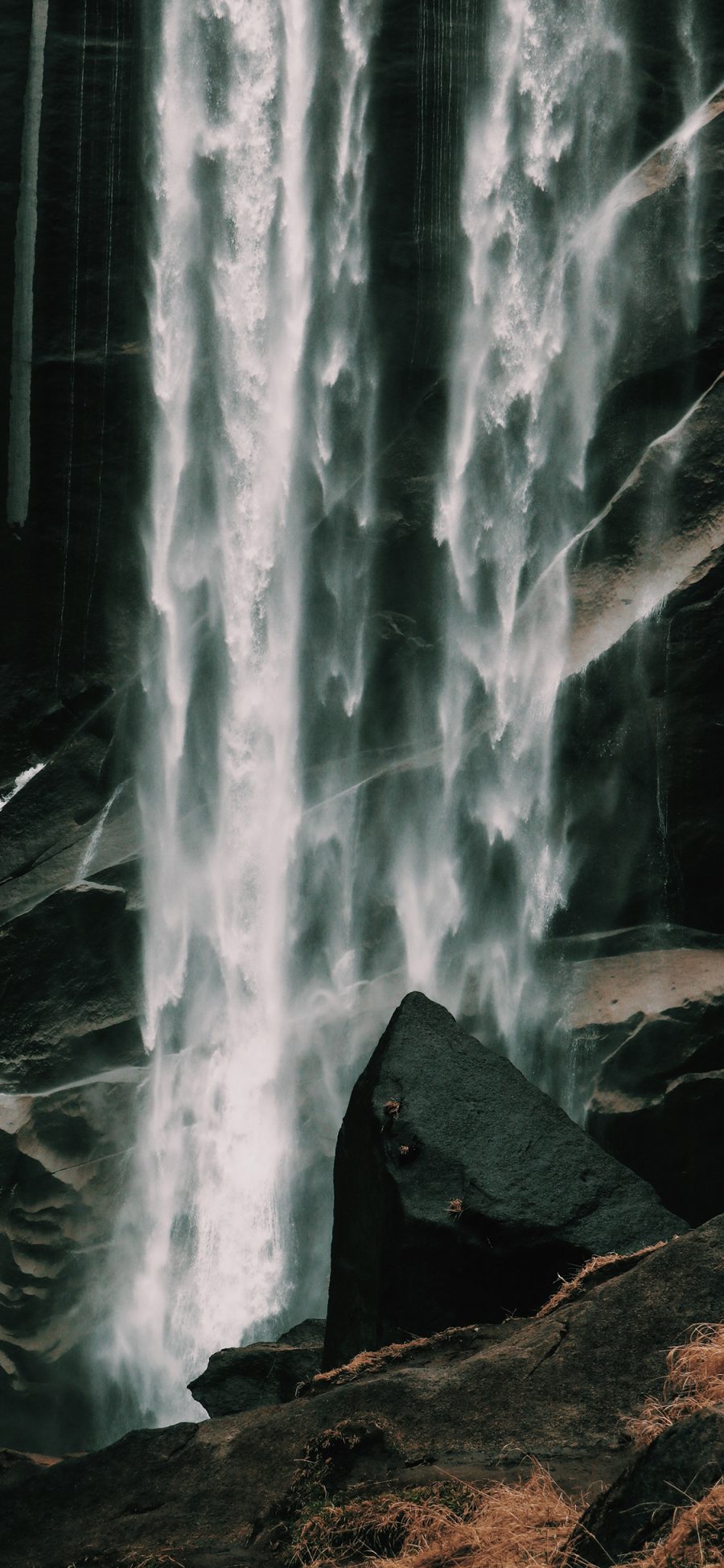 [2436×1125]郊外 自然 瀑布 岩石 苹果手机壁纸图片