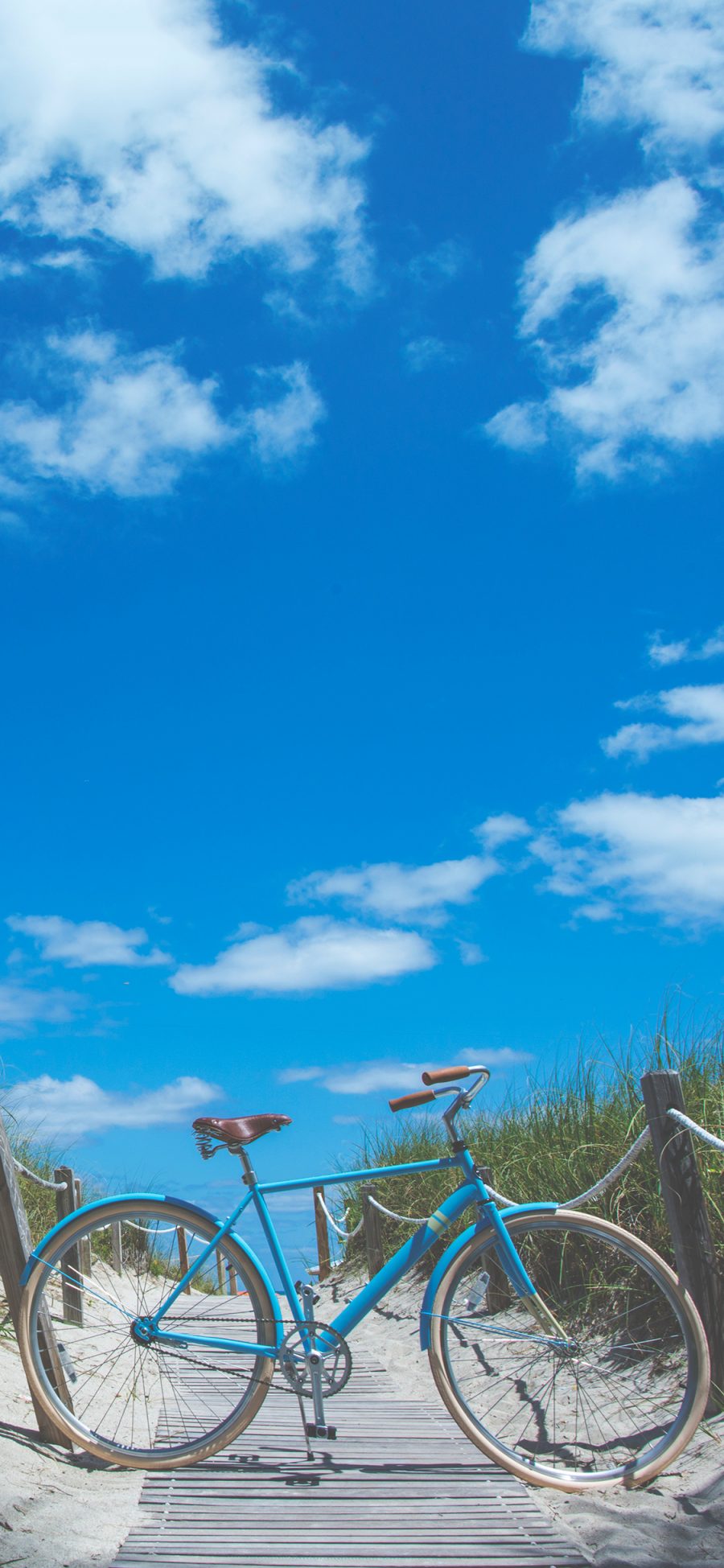 [2436×1125]郊外 蓝天白云 单车 自然风景 苹果手机壁纸图片