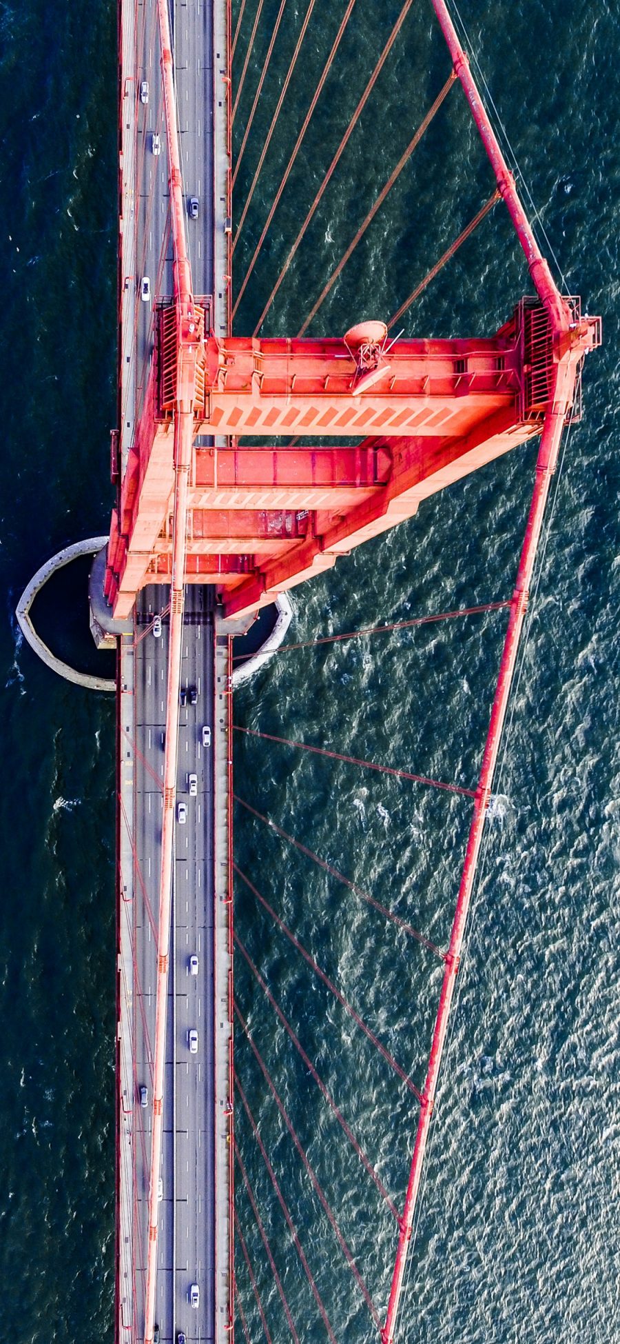 [2436×1125]金门大桥 钢索 车辆 行驶 海水 苹果手机壁纸图片