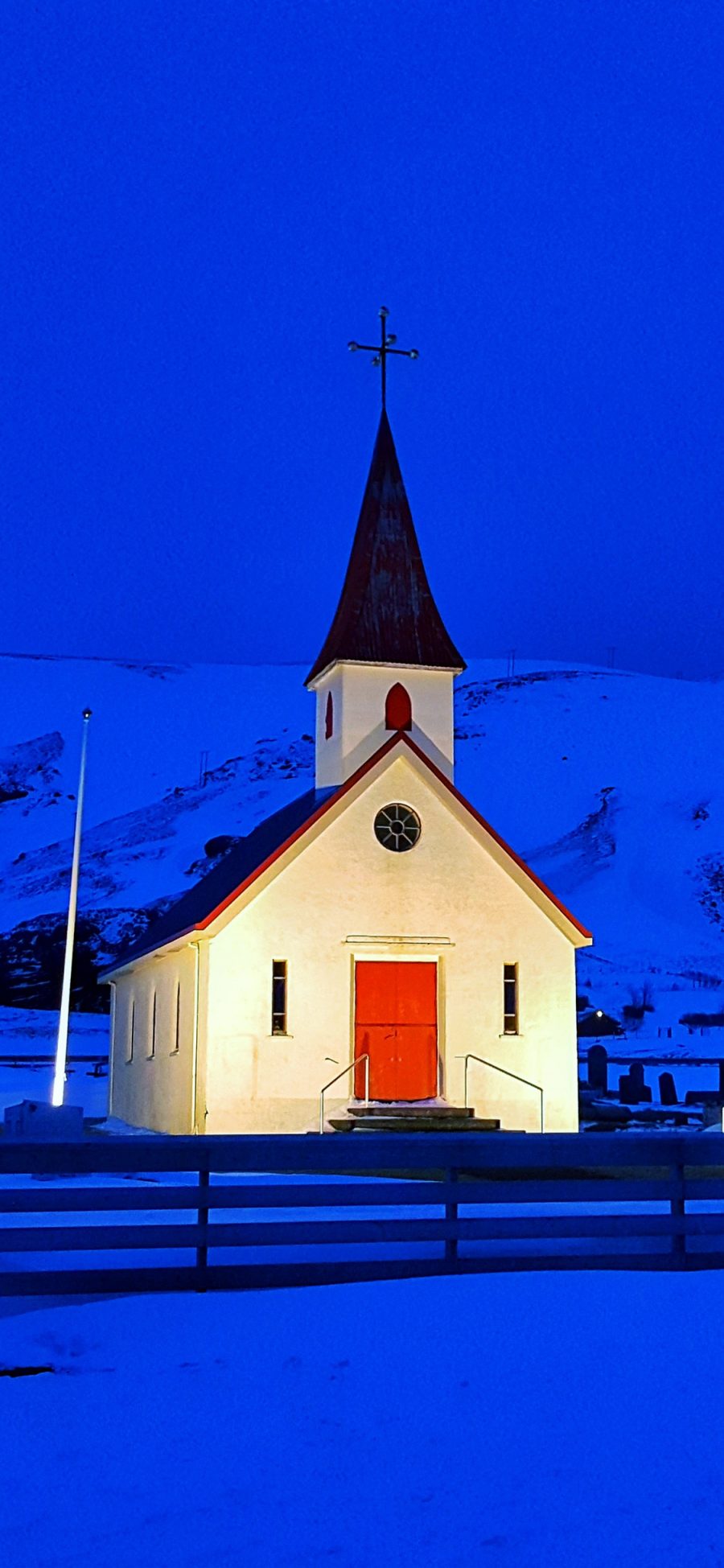 [2436×1125]雪地 建筑 教堂 信仰 苹果手机壁纸图片
