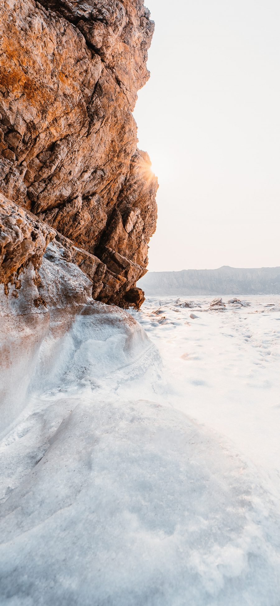 [2436×1125]雪地 结晶 荒外 峭壁 苹果手机壁纸图片