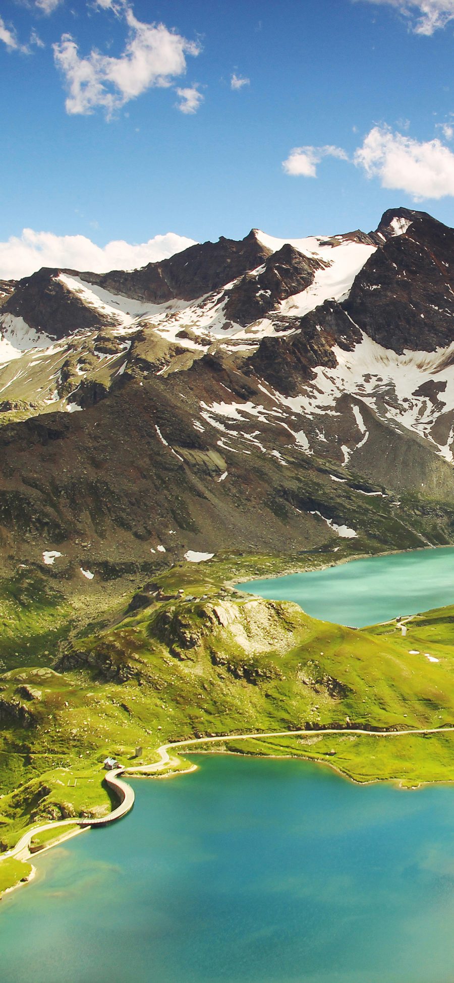 [2436×1125]雪山 湖泊 大自然 蓝天白云 草坪 苹果手机壁纸图片