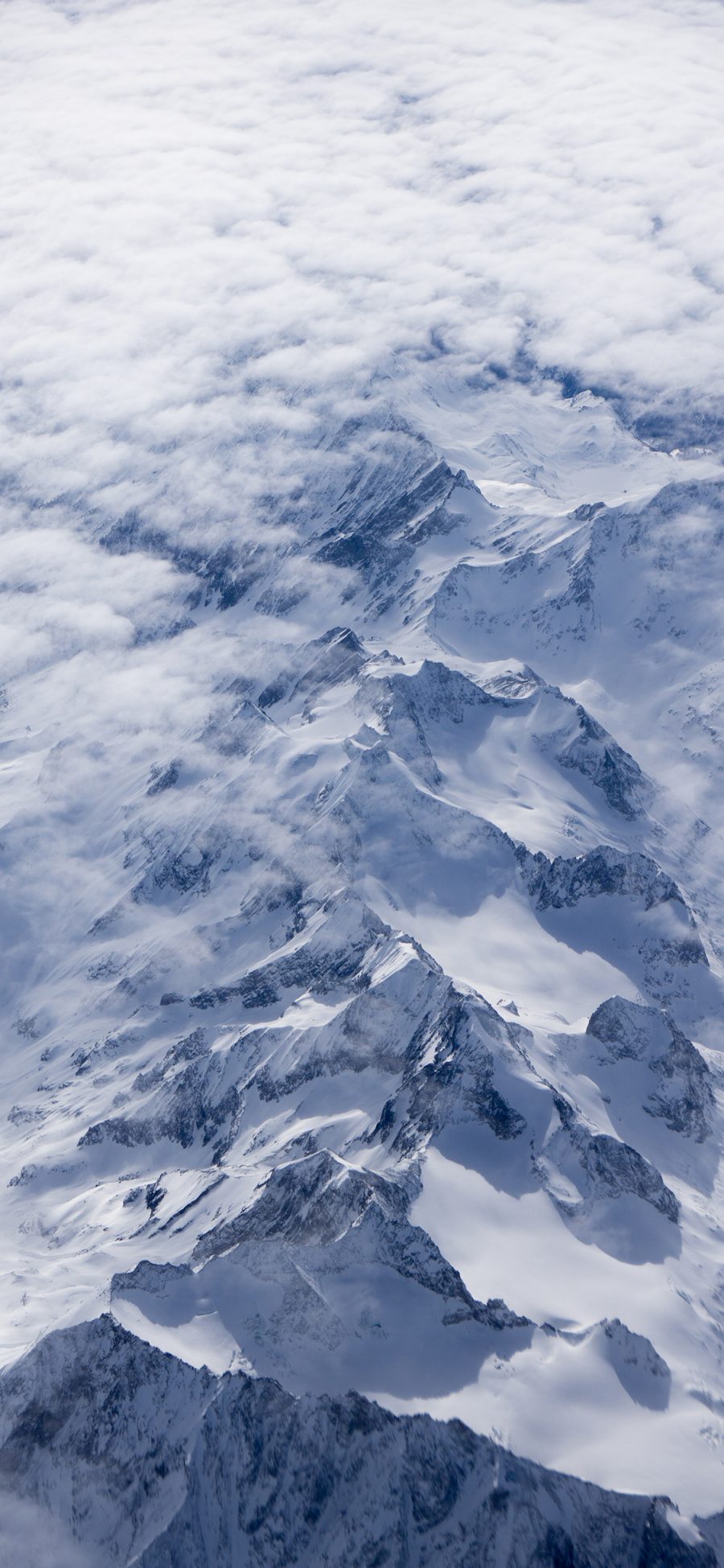 [2436×1125]雪山 雪顶 俯拍 云 苹果手机壁纸图片