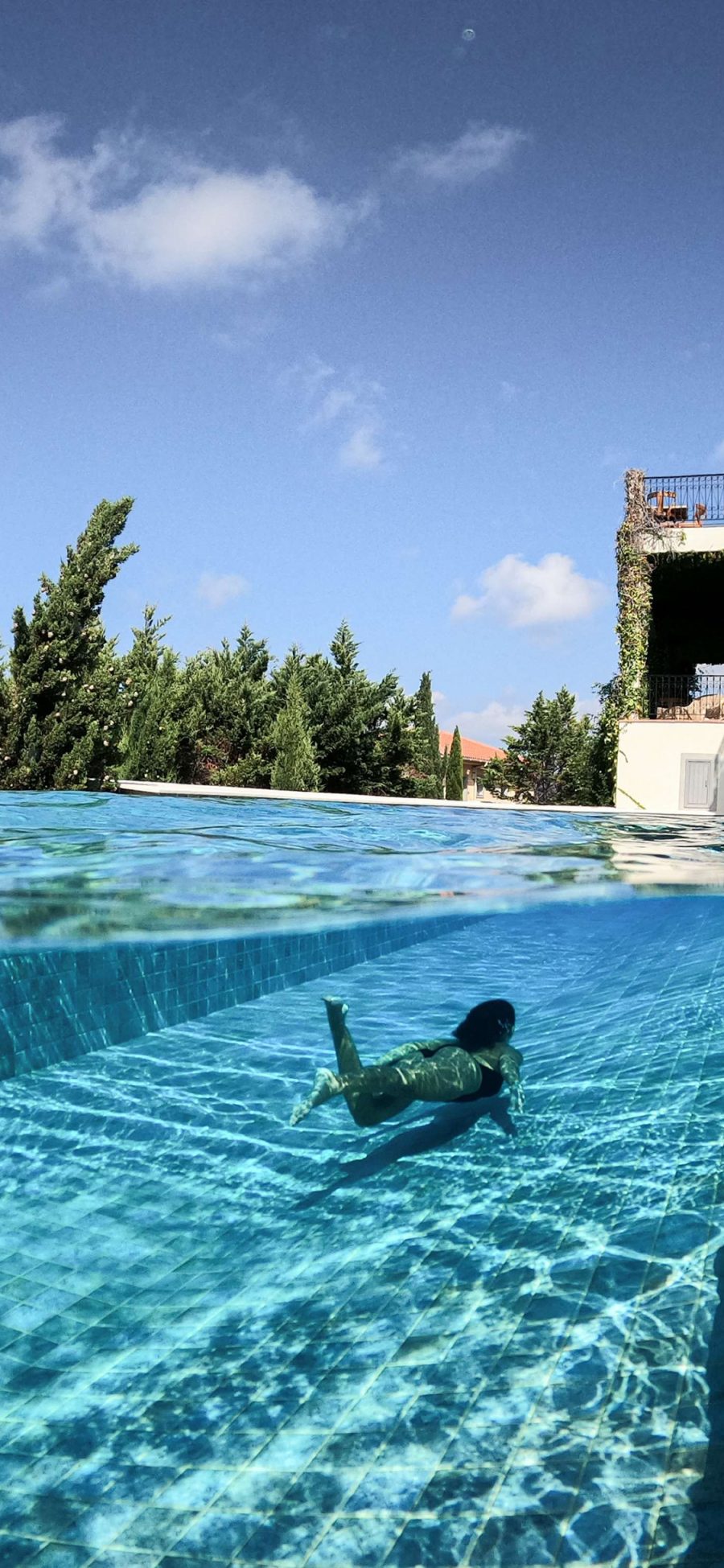 [2436×1125]露天 泳池 游泳 休闲 度假 苹果手机壁纸图片