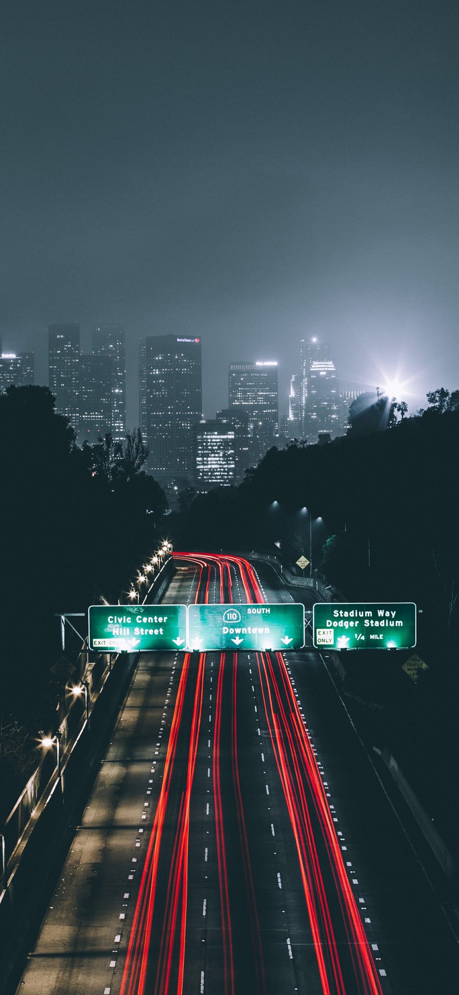 [2436×1125]马路 夜 城市 灯光 路牌 苹果手机壁纸图片