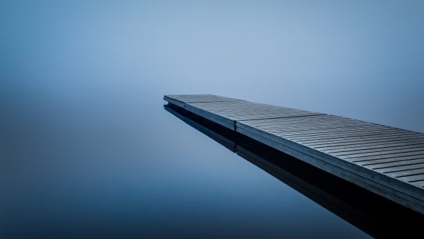平静的湖面4K（3840x2160）电脑壁纸