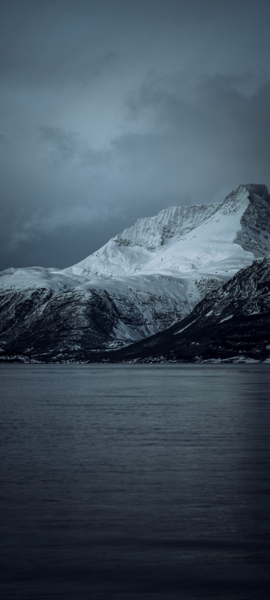 雪山覆盖的山峰风景壁纸图片 3200×1440